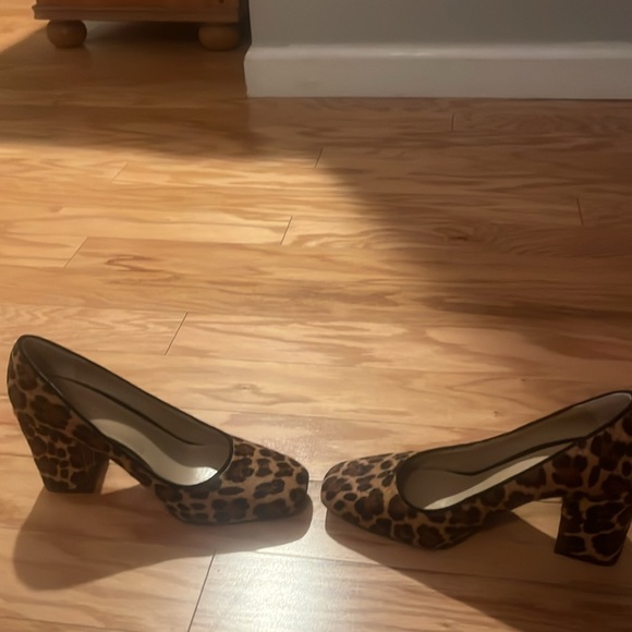 Ann Taylor Leopard Print Heels 6 1/2 - Picture 3 of 4